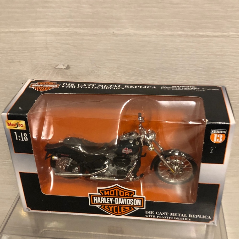 Harley Davidson 2002 FXSTB Night Train 1:18 Motorcycle
